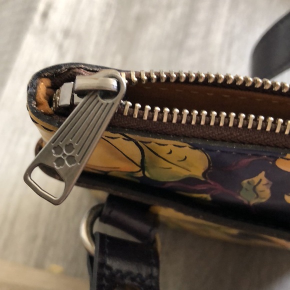 Patricia Nash Stipes Sling Crossbody 100% Leather Positano Limon Print NWOT - Picture 13 of 16